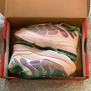 Girl’s Nike Sneakers